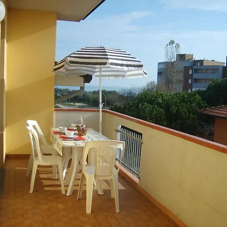 Apartmanhotel Amanda Trilocali 3*