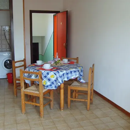Aparthotel Amanda Trilocali 3*