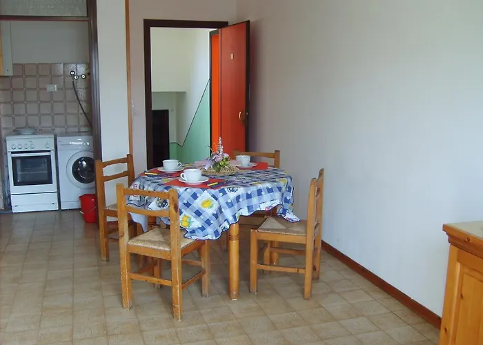 Aparthotel Amanda Trilocali 3*