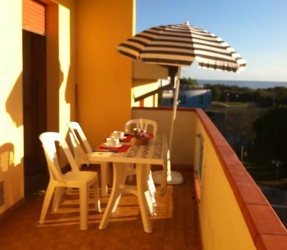 Aparthotel Amanda Trilocali Lido Adriano